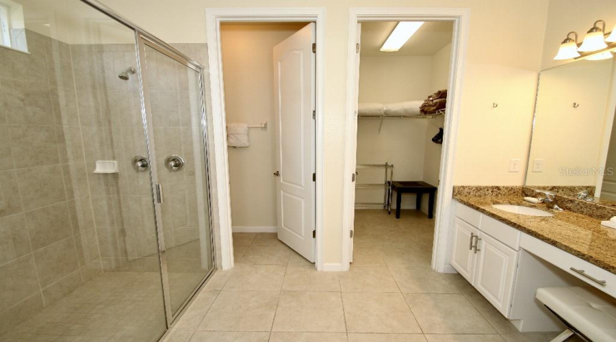 DAVENPORT, Florida 33837, 5 Bedrooms Bedrooms, ,4 BathroomsBathrooms,Residential,For Sale,OAKTREE,0,MFRTB8448832