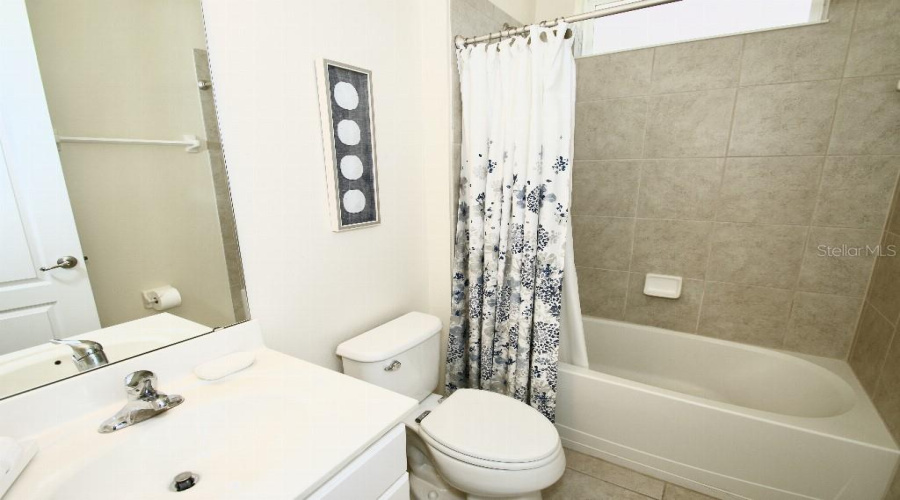 DAVENPORT, Florida 33837, 5 Bedrooms Bedrooms, ,4 BathroomsBathrooms,Residential,For Sale,OAKTREE,0,MFRTB8448832