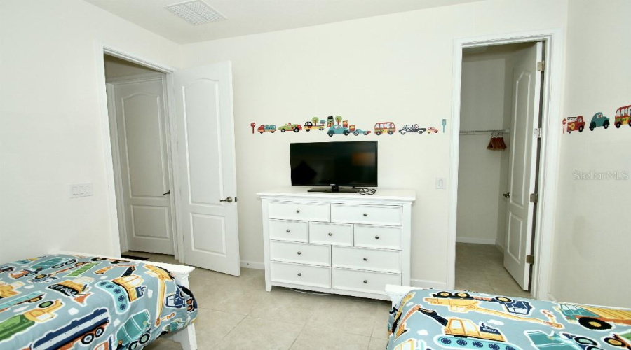 DAVENPORT, Florida 33837, 5 Bedrooms Bedrooms, ,4 BathroomsBathrooms,Residential,For Sale,OAKTREE,0,MFRTB8448832