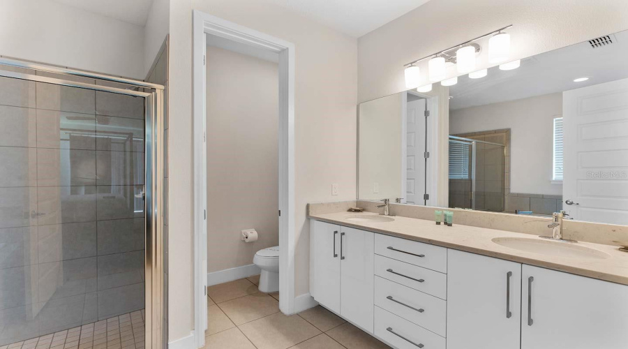 KISSIMMEE, Florida 34747, 8 Bedrooms Bedrooms, ,6 BathroomsBathrooms,Residential,For Sale,MACKINAW,0,MFRO6361620