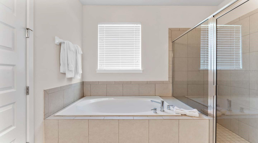 KISSIMMEE, Florida 34747, 8 Bedrooms Bedrooms, ,6 BathroomsBathrooms,Residential,For Sale,MACKINAW,0,MFRO6361620