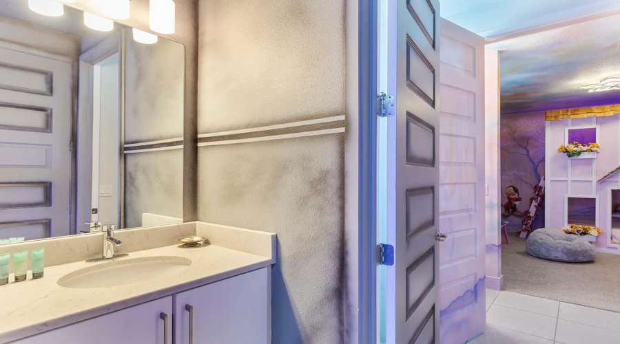 KISSIMMEE, Florida 34747, 8 Bedrooms Bedrooms, ,6 BathroomsBathrooms,Residential,For Sale,MACKINAW,0,MFRO6361620