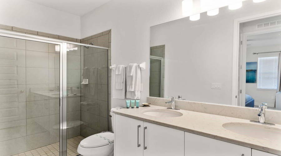 KISSIMMEE, Florida 34747, 8 Bedrooms Bedrooms, ,6 BathroomsBathrooms,Residential,For Sale,MACKINAW,0,MFRO6361620