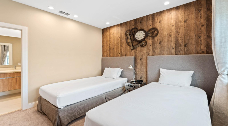 KISSIMMEE, Florida 34747, 4 Bedrooms Bedrooms, ,4 BathroomsBathrooms,Residential,For Sale,ROCKEFELLER WAY,0,MFRO6361668