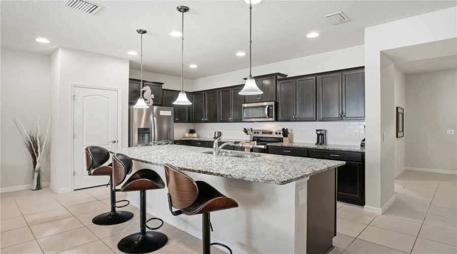 KISSIMMEE, Florida 34747, 5 Bedrooms Bedrooms, ,4 BathroomsBathrooms,Residential,For Sale,SYDNEY,0,MFRG5104404