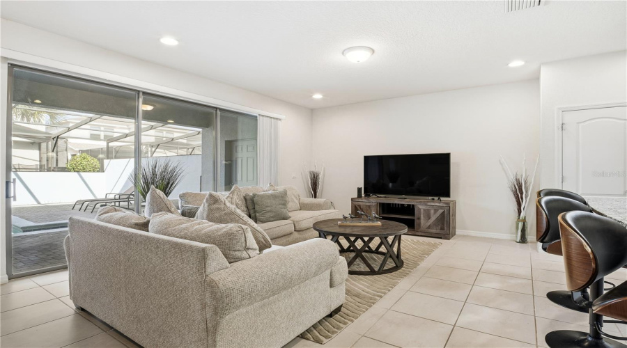 KISSIMMEE, Florida 34747, 5 Bedrooms Bedrooms, ,4 BathroomsBathrooms,Residential,For Sale,SYDNEY,0,MFRG5104404