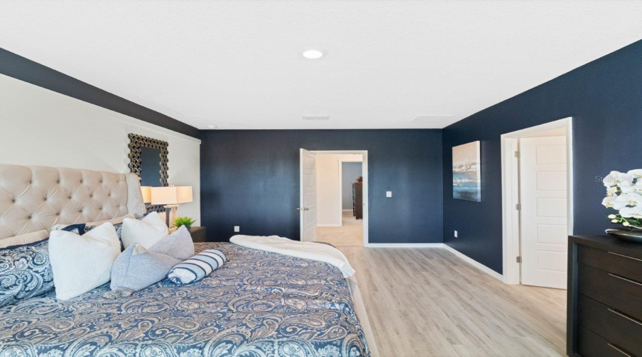 DAVENPORT, Florida 33837, 5 Bedrooms Bedrooms, ,3 BathroomsBathrooms,Residential,For Sale,MOLERA BEACH,0,MFRO6343882