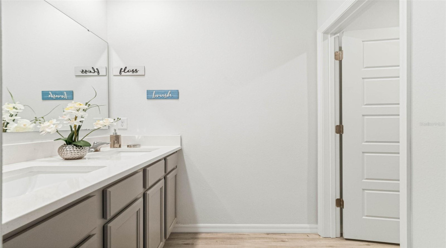 DAVENPORT, Florida 33837, 5 Bedrooms Bedrooms, ,3 BathroomsBathrooms,Residential,For Sale,MOLERA BEACH,0,MFRO6343882