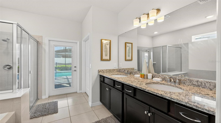 DAVENPORT, Florida 33897, 7 Bedrooms Bedrooms, ,5 BathroomsBathrooms,Residential,For Sale,LILAC,0,MFRO6359800