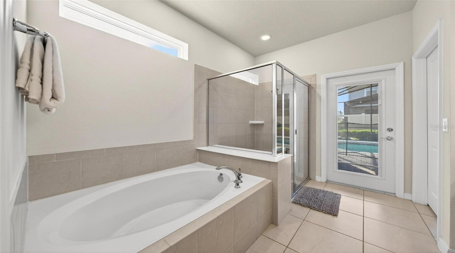 DAVENPORT, Florida 33897, 7 Bedrooms Bedrooms, ,5 BathroomsBathrooms,Residential,For Sale,LILAC,0,MFRO6359800