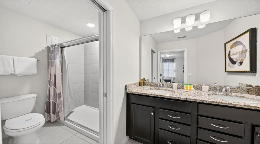 DAVENPORT, Florida 33897, 7 Bedrooms Bedrooms, ,5 BathroomsBathrooms,Residential,For Sale,LILAC,0,MFRO6359800