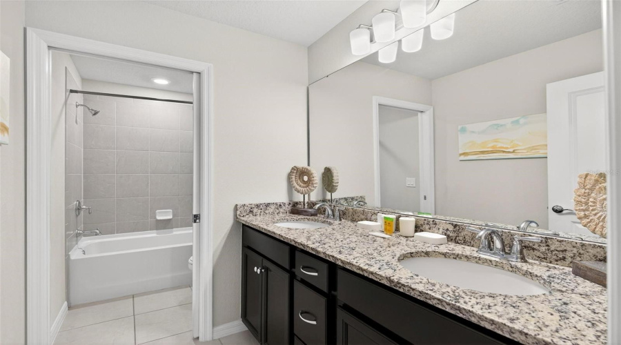 DAVENPORT, Florida 33897, 7 Bedrooms Bedrooms, ,5 BathroomsBathrooms,Residential,For Sale,LILAC,0,MFRO6359800