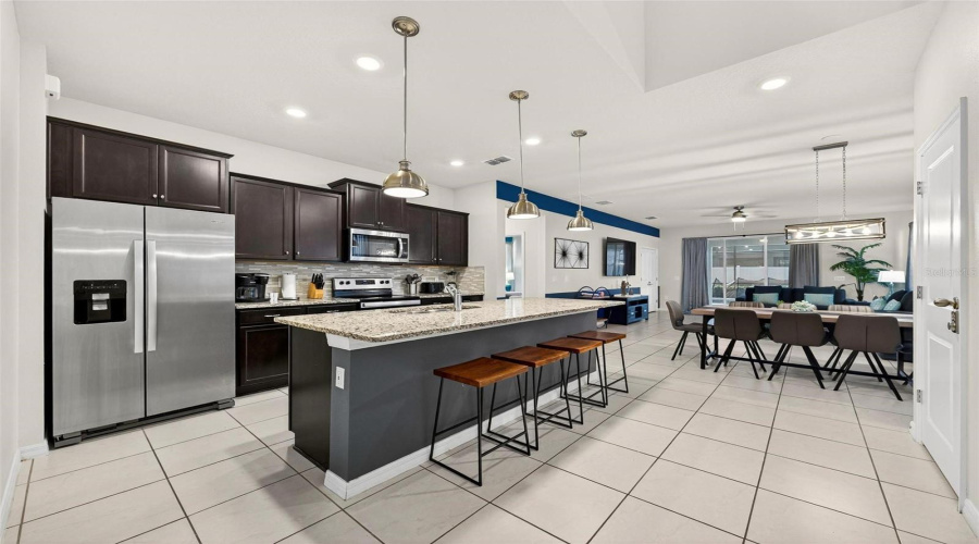 DAVENPORT, Florida 33897, 7 Bedrooms Bedrooms, ,5 BathroomsBathrooms,Residential,For Sale,LILAC,0,MFRO6359800