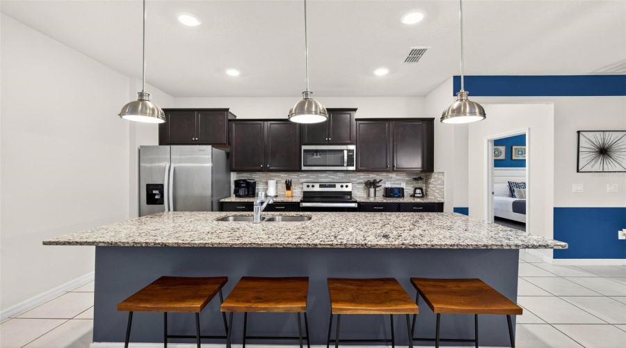 DAVENPORT, Florida 33897, 7 Bedrooms Bedrooms, ,5 BathroomsBathrooms,Residential,For Sale,LILAC,0,MFRO6359800