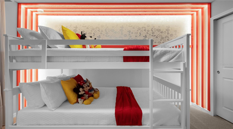 Bed 05 - Mickey Mouse -upstairs