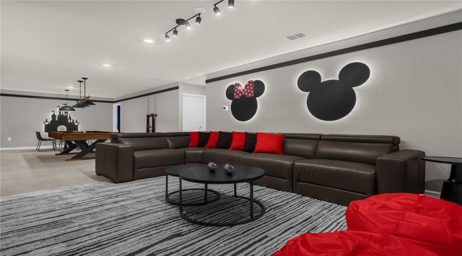 Loft- Mickey & Minnie - upstairs