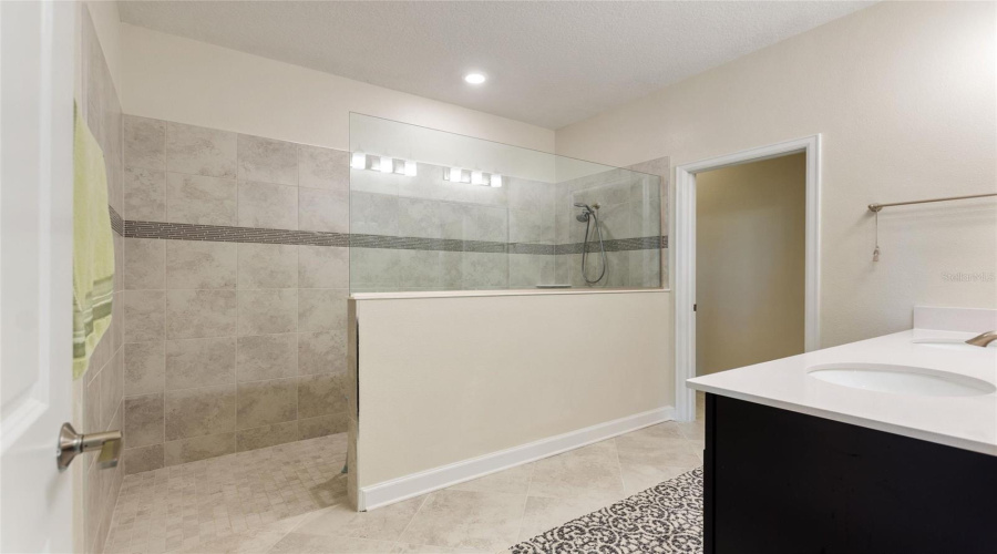 DAVENPORT, Florida 33896, 4 Bedrooms Bedrooms, ,3 BathroomsBathrooms,Residential,For Sale,TRAPPERS TRAIL LOOP,0,MFRS5138833