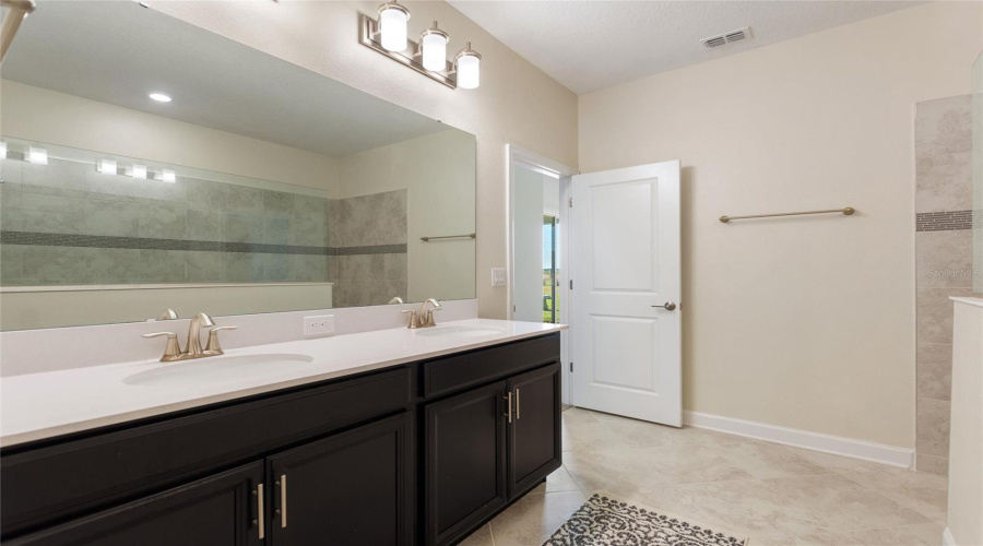 DAVENPORT, Florida 33896, 4 Bedrooms Bedrooms, ,3 BathroomsBathrooms,Residential,For Sale,TRAPPERS TRAIL LOOP,0,MFRS5138833