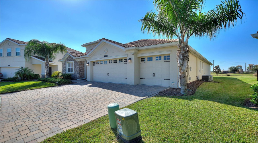 DAVENPORT, Florida 33896, 4 Bedrooms Bedrooms, ,3 BathroomsBathrooms,Residential,For Sale,TRAPPERS TRAIL LOOP,0,MFRS5138833