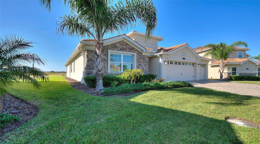 DAVENPORT, Florida 33896, 4 Bedrooms Bedrooms, ,3 BathroomsBathrooms,Residential,For Sale,TRAPPERS TRAIL LOOP,0,MFRS5138833