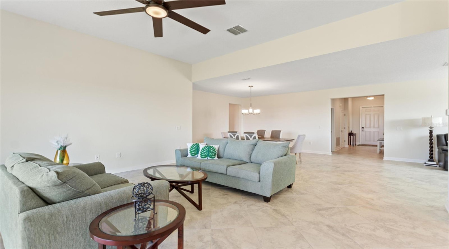 DAVENPORT, Florida 33896, 4 Bedrooms Bedrooms, ,3 BathroomsBathrooms,Residential,For Sale,TRAPPERS TRAIL LOOP,0,MFRS5138833