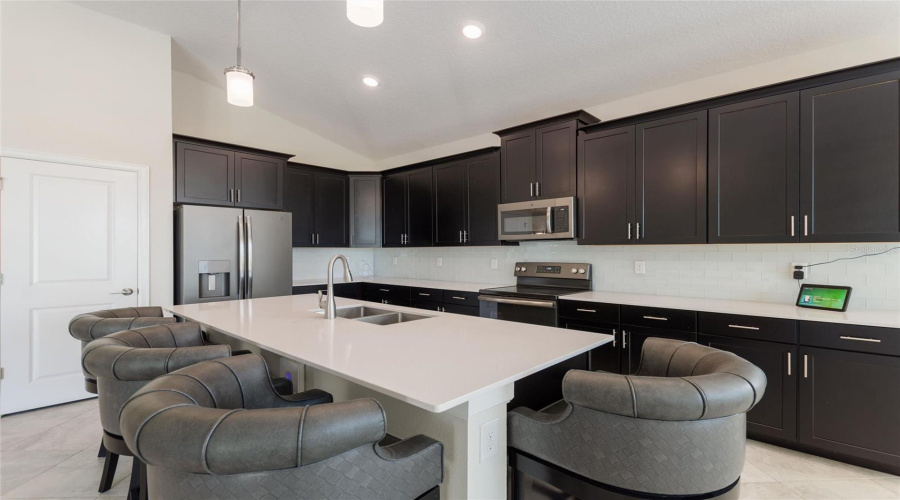 DAVENPORT, Florida 33896, 4 Bedrooms Bedrooms, ,3 BathroomsBathrooms,Residential,For Sale,TRAPPERS TRAIL LOOP,0,MFRS5138833