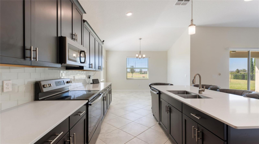 DAVENPORT, Florida 33896, 4 Bedrooms Bedrooms, ,3 BathroomsBathrooms,Residential,For Sale,TRAPPERS TRAIL LOOP,0,MFRS5138833