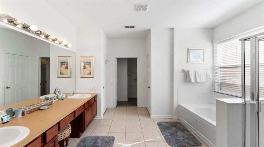 KISSIMMEE, Florida 34747, 5 Bedrooms Bedrooms, ,3 BathroomsBathrooms,Residential,For Sale,MANESTY,0,MFRO6361232