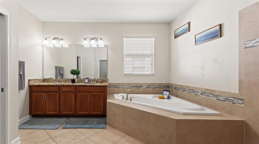 DAVENPORT, Florida 33896, 4 Bedrooms Bedrooms, ,2 BathroomsBathrooms,Residential,For Sale,CLUBMAN DR,0,MFRS5138919