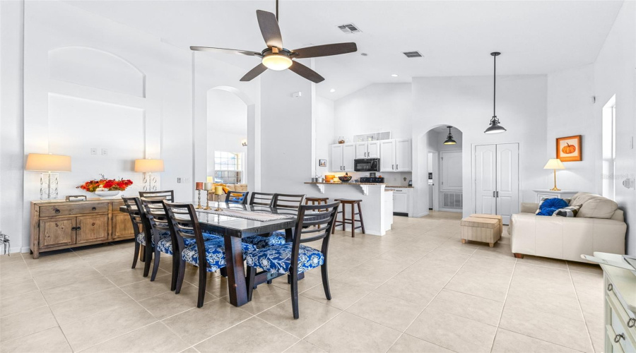 DAVENPORT, Florida 33837, 5 Bedrooms Bedrooms, ,3 BathroomsBathrooms,Residential,For Sale,OAKRISE,0,MFRTB8450220