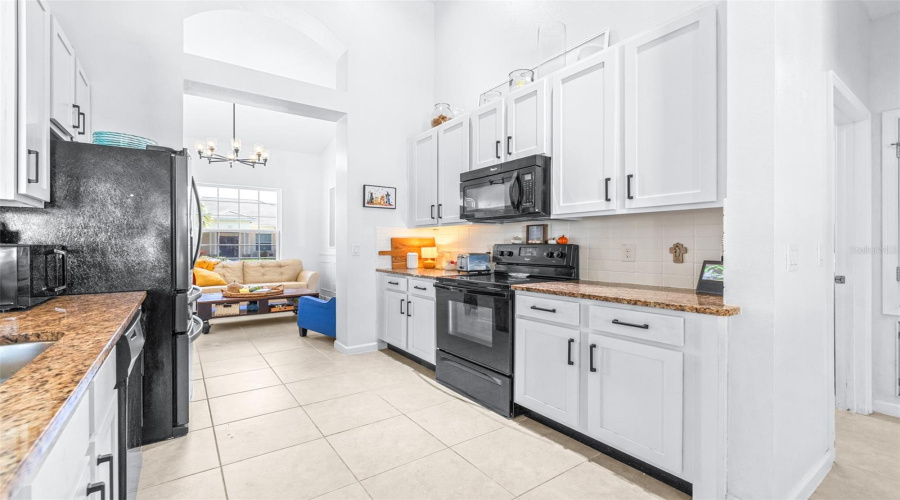 DAVENPORT, Florida 33837, 5 Bedrooms Bedrooms, ,3 BathroomsBathrooms,Residential,For Sale,OAKRISE,0,MFRTB8450220