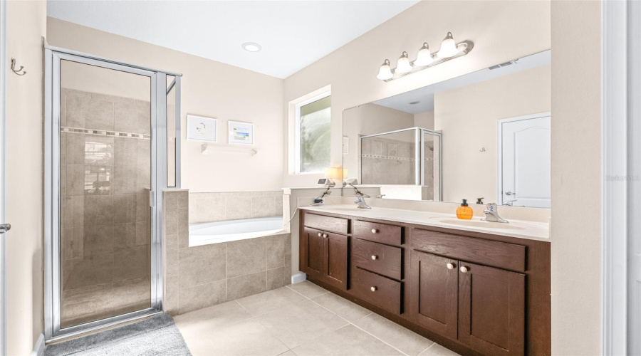 DAVENPORT, Florida 33837, 5 Bedrooms Bedrooms, ,3 BathroomsBathrooms,Residential,For Sale,OAKRISE,0,MFRTB8450220