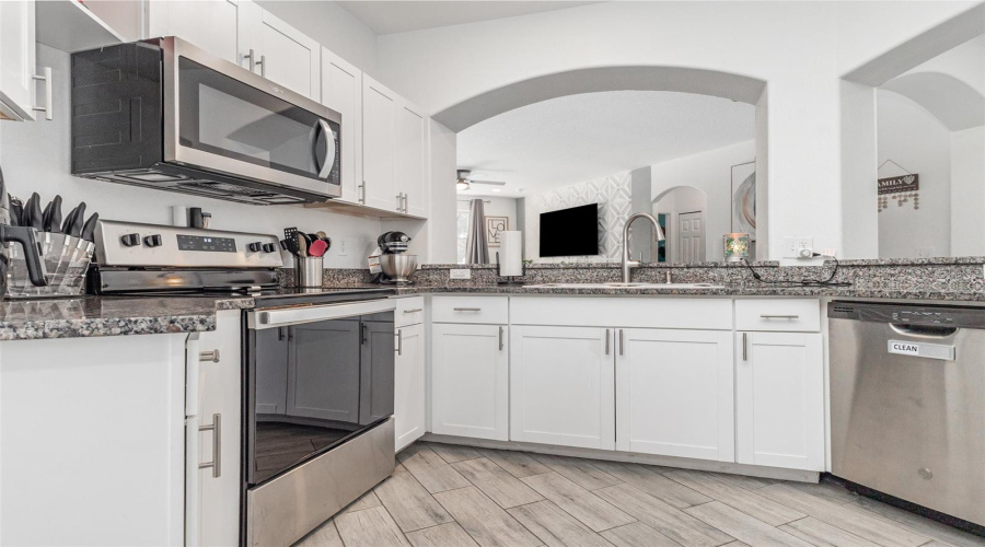 DAVENPORT, Florida 33837, 4 Bedrooms Bedrooms, ,2 BathroomsBathrooms,Residential,For Sale,KNOLLWOOD,0,MFRTB8450028