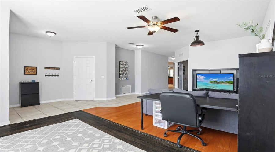 DAVENPORT, Florida 33837, 3 Bedrooms Bedrooms, ,2 BathroomsBathrooms,Residential,For Sale,LEXINGTON,0,MFRG5104803