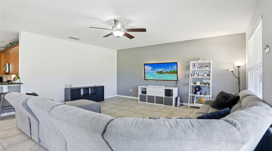 DAVENPORT, Florida 33837, 3 Bedrooms Bedrooms, ,2 BathroomsBathrooms,Residential,For Sale,LEXINGTON,0,MFRG5104803