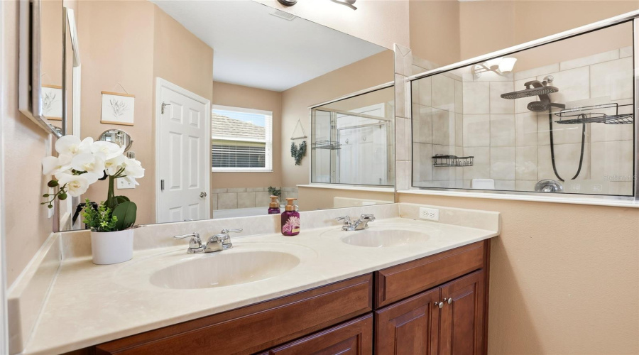 DAVENPORT, Florida 33837, 3 Bedrooms Bedrooms, ,2 BathroomsBathrooms,Residential,For Sale,LEXINGTON,0,MFRG5104803