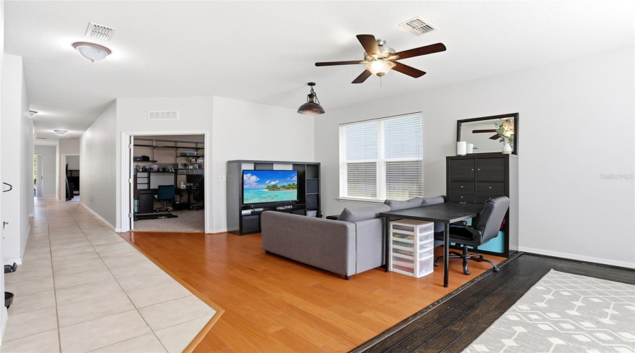 DAVENPORT, Florida 33837, 3 Bedrooms Bedrooms, ,2 BathroomsBathrooms,Residential,For Sale,LEXINGTON,0,MFRG5104803