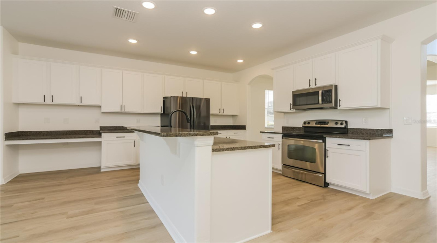 DAVENPORT, Florida 33837, 5 Bedrooms Bedrooms, ,3 BathroomsBathrooms,Residential,For Sale,FAIRHAVEN,0,MFRTB8449108