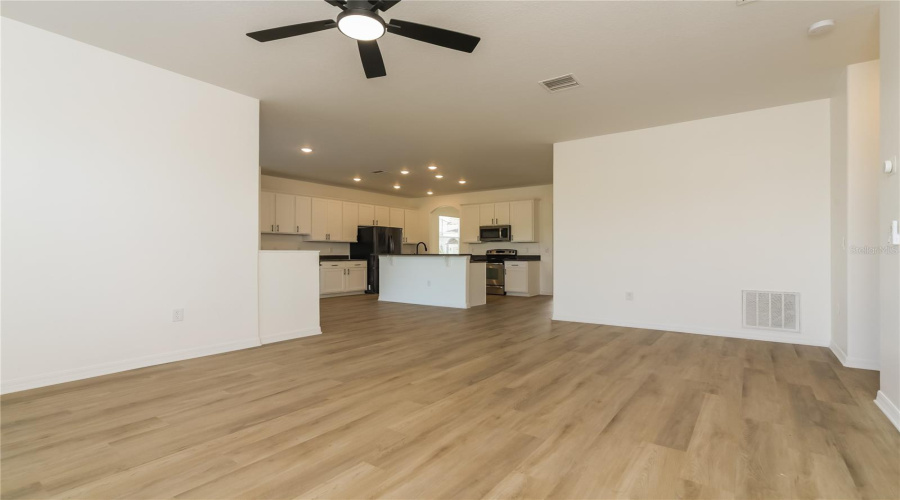 DAVENPORT, Florida 33837, 5 Bedrooms Bedrooms, ,3 BathroomsBathrooms,Residential,For Sale,FAIRHAVEN,0,MFRTB8449108