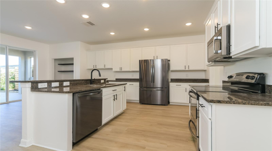 DAVENPORT, Florida 33837, 5 Bedrooms Bedrooms, ,3 BathroomsBathrooms,Residential,For Sale,FAIRHAVEN,0,MFRTB8449108