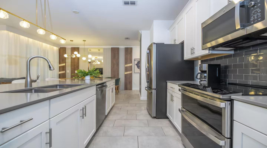 DAVENPORT, Florida 33896, 4 Bedrooms Bedrooms, ,3 BathroomsBathrooms,Residential,For Sale,KINGSBARN,0,MFRO6362612