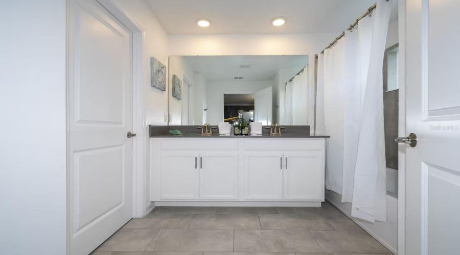 DAVENPORT, Florida 33896, 4 Bedrooms Bedrooms, ,3 BathroomsBathrooms,Residential,For Sale,KINGSBARN,0,MFRO6362612