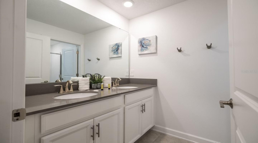 DAVENPORT, Florida 33896, 4 Bedrooms Bedrooms, ,3 BathroomsBathrooms,Residential,For Sale,KINGSBARN,0,MFRO6362612