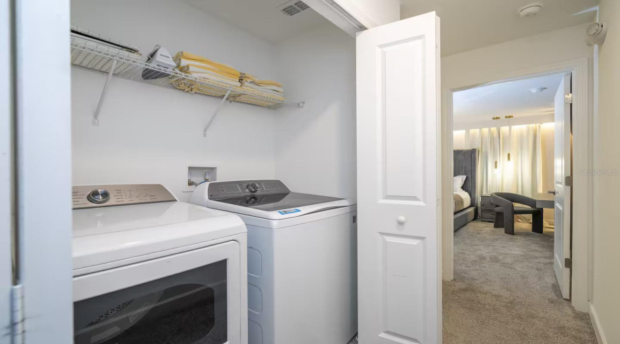 DAVENPORT, Florida 33896, 4 Bedrooms Bedrooms, ,3 BathroomsBathrooms,Residential,For Sale,KINGSBARN,0,MFRO6362612