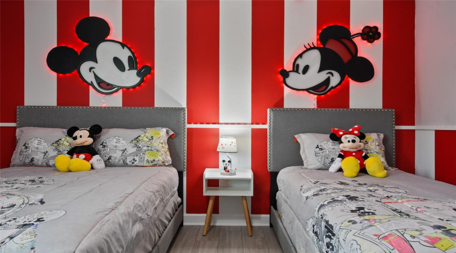 KISSIMMEE, Florida 34746, 8 Bedrooms Bedrooms, ,5 BathroomsBathrooms,Residential,For Sale,OXYMORON,0,MFRO6361612