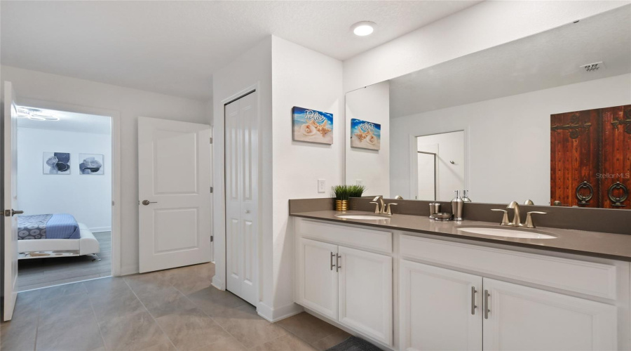 KISSIMMEE, Florida 34746, 8 Bedrooms Bedrooms, ,5 BathroomsBathrooms,Residential,For Sale,OXYMORON,0,MFRO6361612