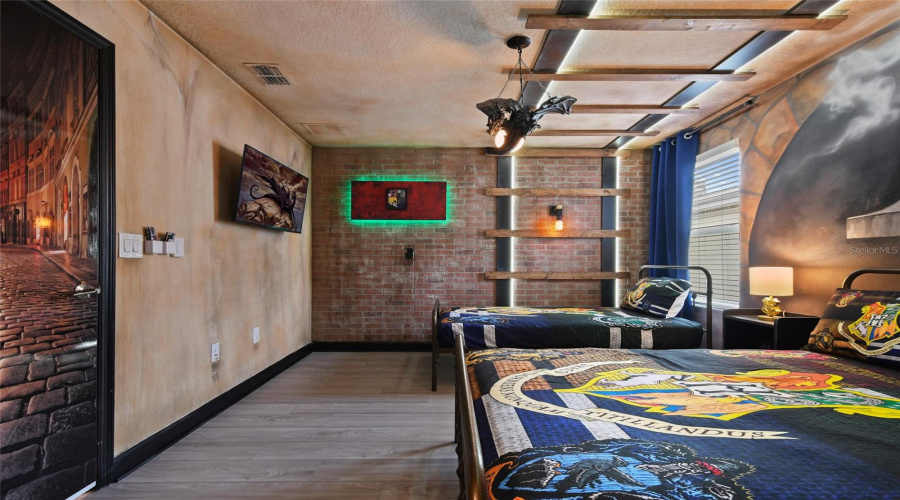 KISSIMMEE, Florida 34746, 8 Bedrooms Bedrooms, ,5 BathroomsBathrooms,Residential,For Sale,OXYMORON,0,MFRO6361612