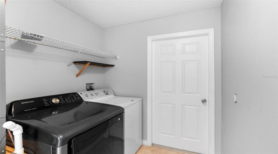 DAVENPORT, Florida 33896, 4 Bedrooms Bedrooms, ,2 BathroomsBathrooms,Residential,For Sale,SADDLE RIDGE,0,MFRO6356100