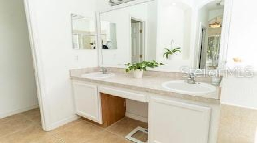 KISSIMMEE, Florida 34746, 4 Bedrooms Bedrooms, ,2 BathroomsBathrooms,Residential,For Sale,BUNKER VIEW,0,MFRO6362653