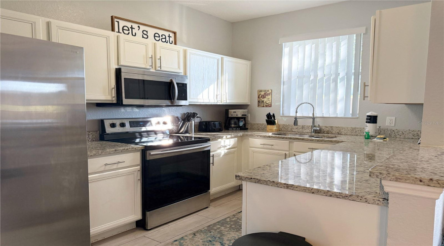 DAVENPORT, Florida 33897, 4 Bedrooms Bedrooms, ,3 BathroomsBathrooms,Residential,For Sale,LA MIRAGE,0,MFRO6362515